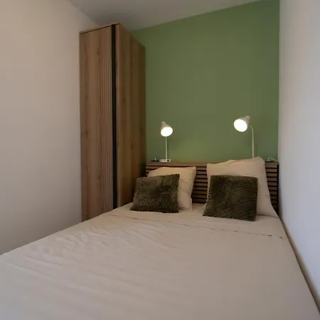 With Sea View 2 Minutes From - Apartment